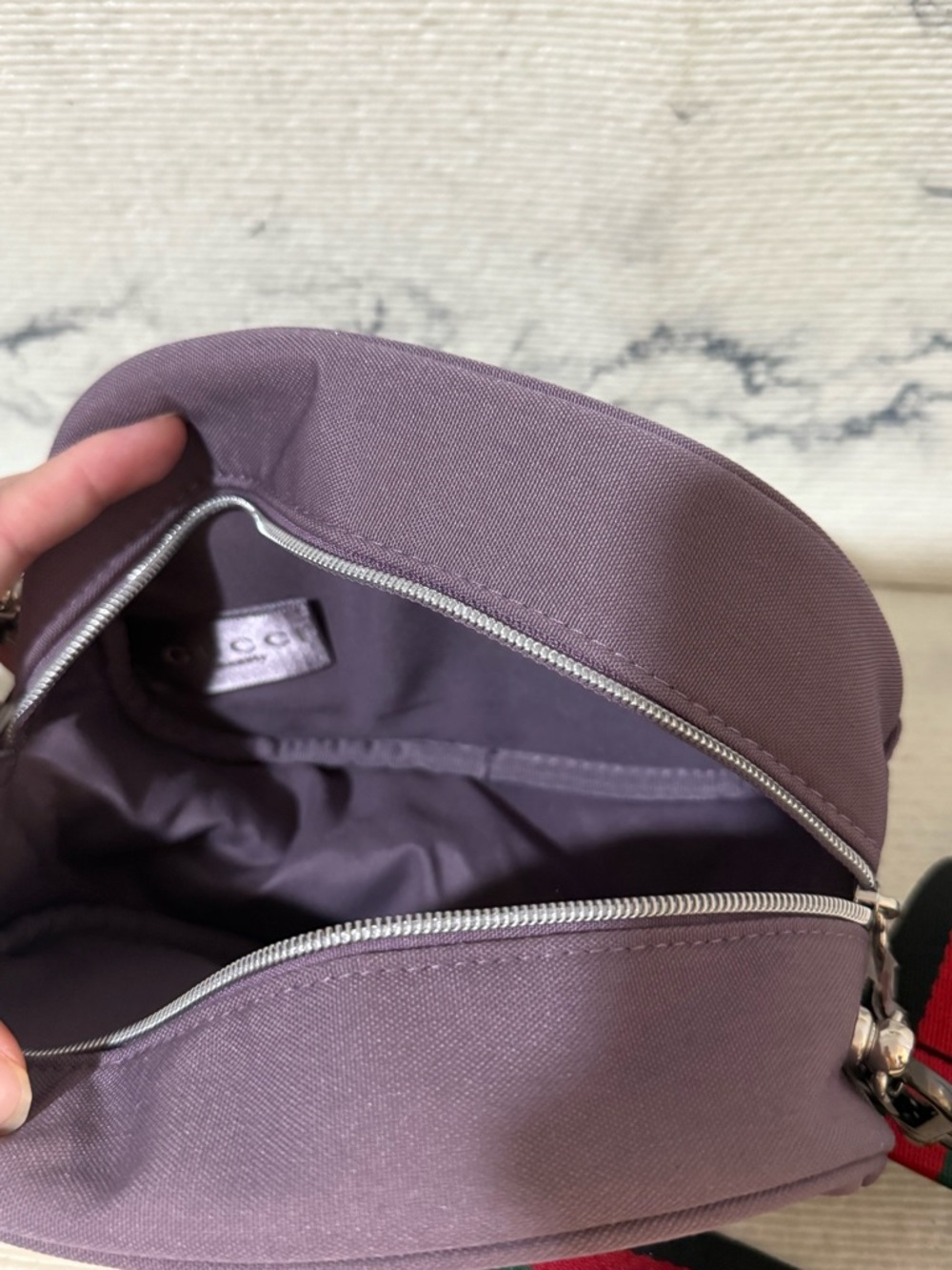 Gucci Beauty Purple Bag with Adjustable Crossbody Strap - Picture 10 of 16